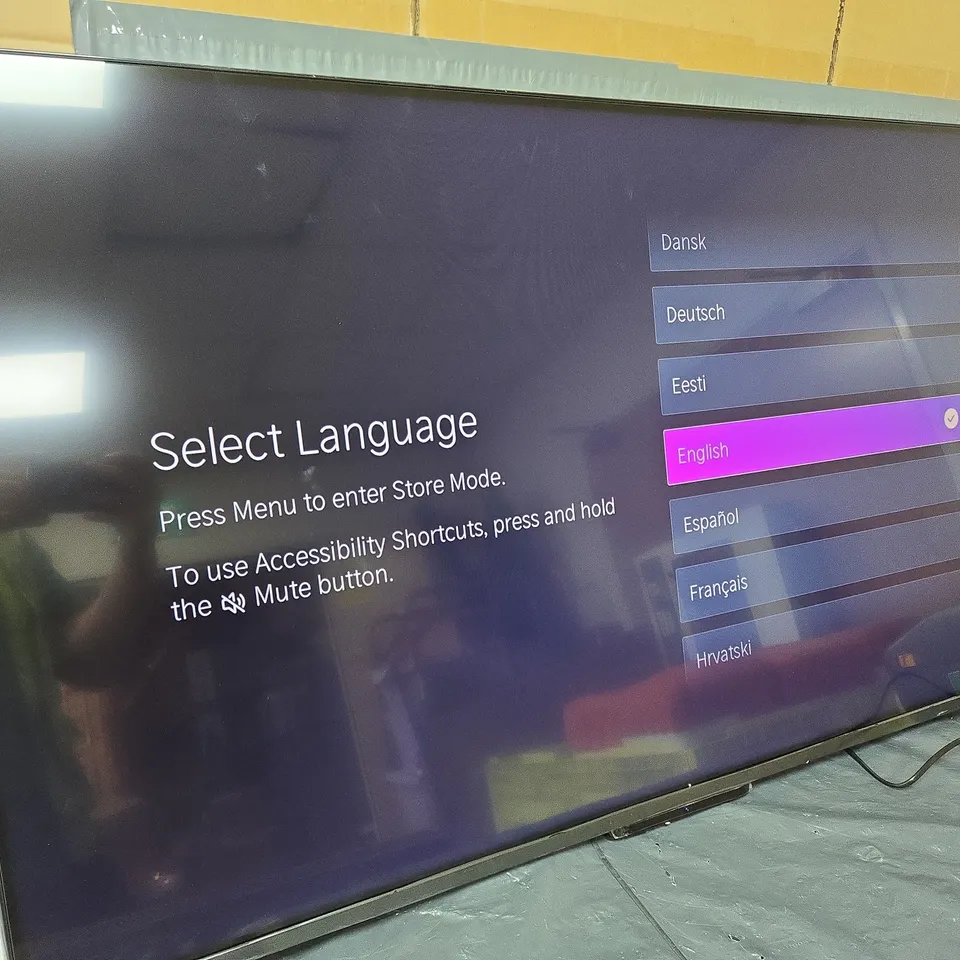 TOSHIBA 50 INCH QLED VIDAA SMART TV