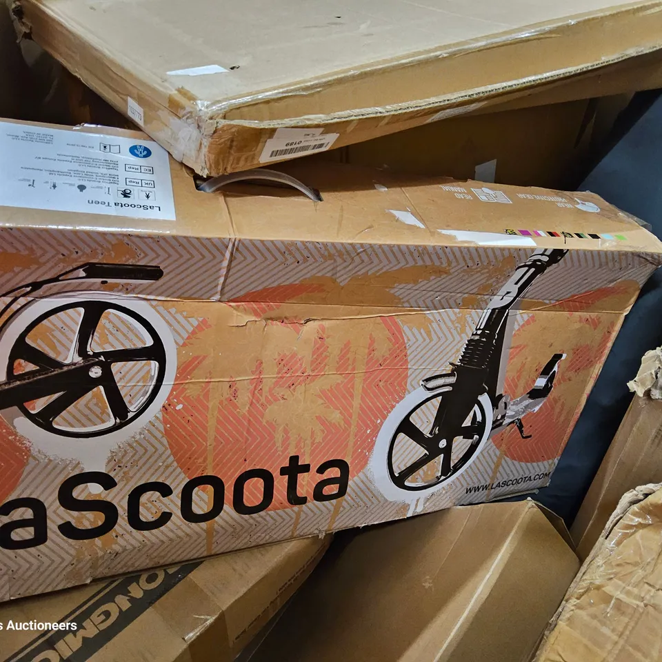 PALLET OF ASSORTED ITEMS TO INCLUDE, 36W LED LIGHT, BABY FITNESS BLANKET, CARPET PROTECTOR, CISTERN, LA SCOOTA SCOOTER, ROLLS WALLPAPER.