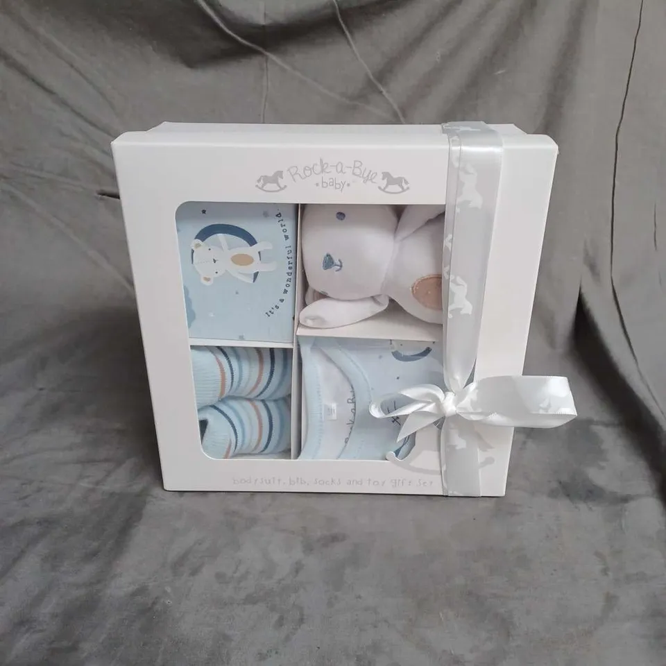 BOXED ROCK-A-BYE BABY BODYSUIT GIFT SET IN BLUE SIZE 0-3MONTHS