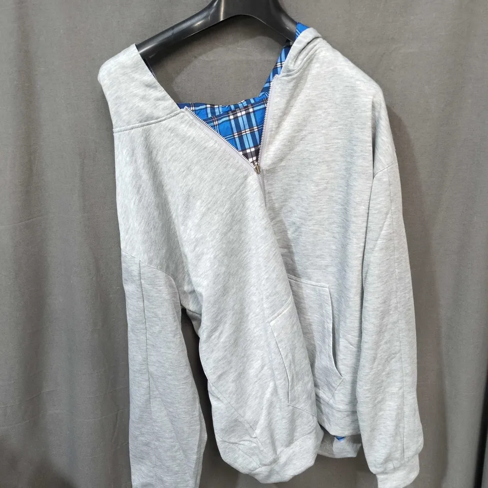 BOX OF APPROXIMATELY 20 ASSORTED CLOTHING ITEMS TO INCLUDE: PAKKA OVERTROUSERS AND GREY HOODIE