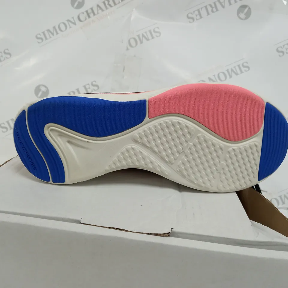 SKETCHERS RUNNING SHOES SIZE 6