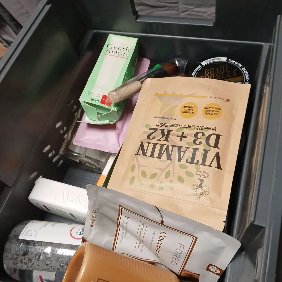 APPROXIMATELY 20 ASSORTED HEALTH AND BEAUTY PRODUCTS TO INCLUDE - strengthening shampoo a brush and redken conditioner  