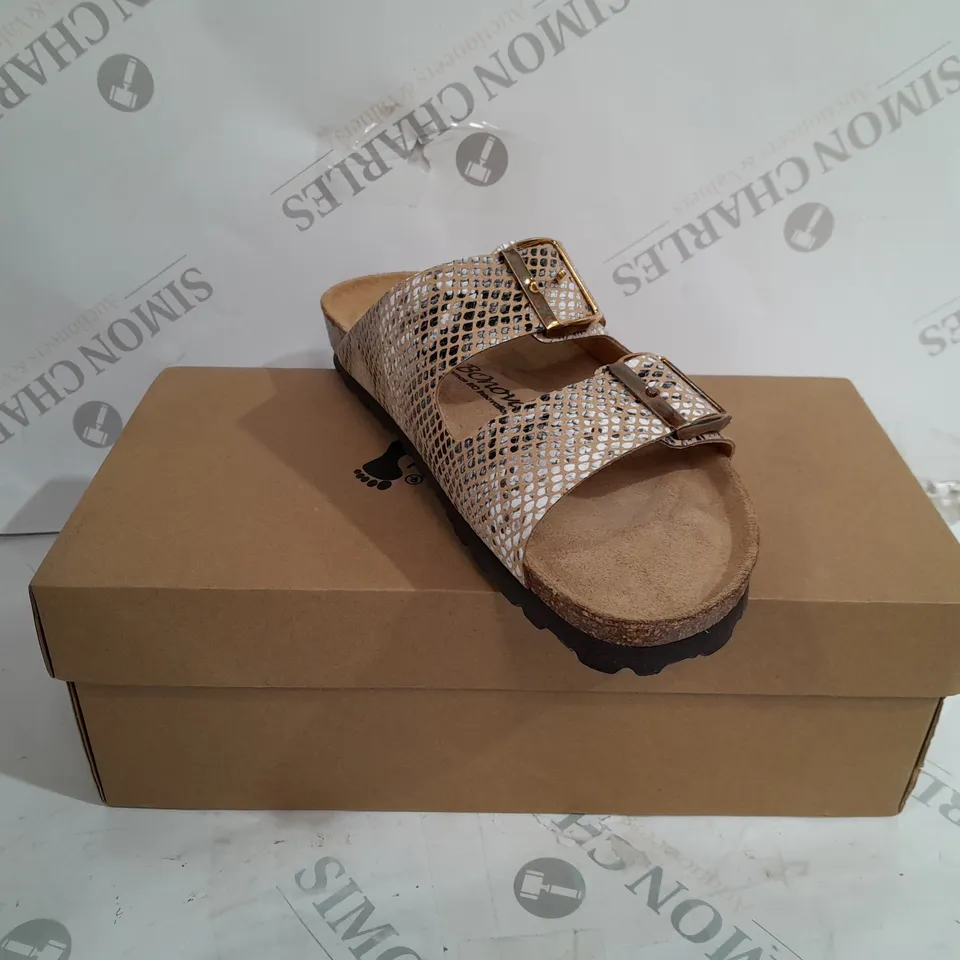 BOXED PAIR OF BONOVA SNAKE DOUBLE STRAP FOOTBED SANDALS IN TAN SNAKE SKIN PATTERN UK SIZE 5