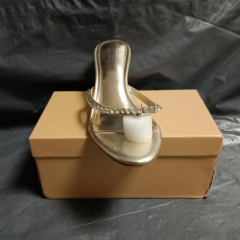 BOXED PAIR OF SIMMI LONDON TOE-POST LOW HEELED SANDALS IN METALLIC GOLD W. JEWEL DETAIL SIZE UK 5