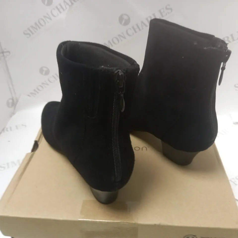 BOXED TERESA BOOT BLACK - SIZE 6