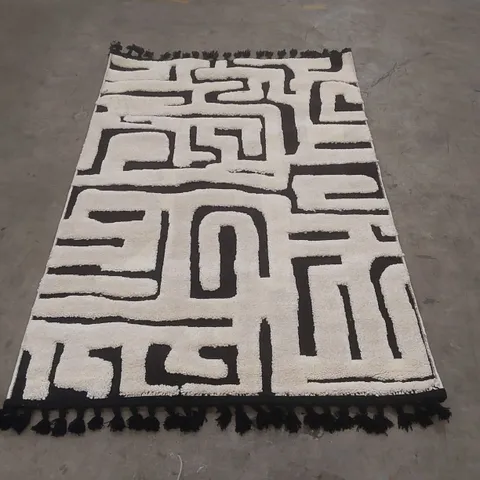 QUALITY DESIGNER AREA RUG - APPROXIMATELY 175 x 115cm