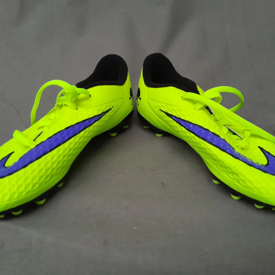 PAIR OF NIKE HYPERVENOM KID'S FOOTBALL BOOTS IN HIGHLIGHTER YELLOW/BLUE UK SIZE 2.5