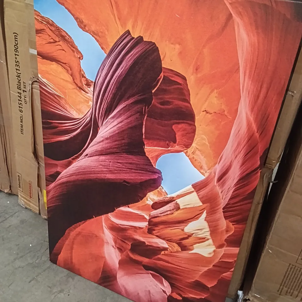 WALL ART 