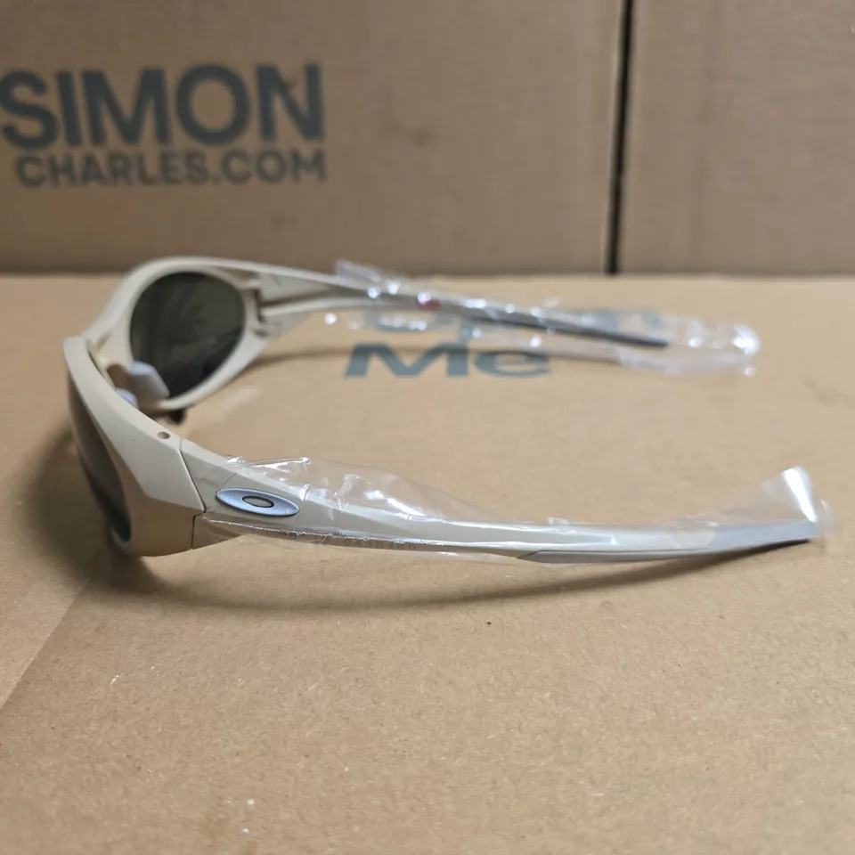 PAIR OF OAKLEY GLASSES WITH BEIGE FRAMES AND CARRY CASE
