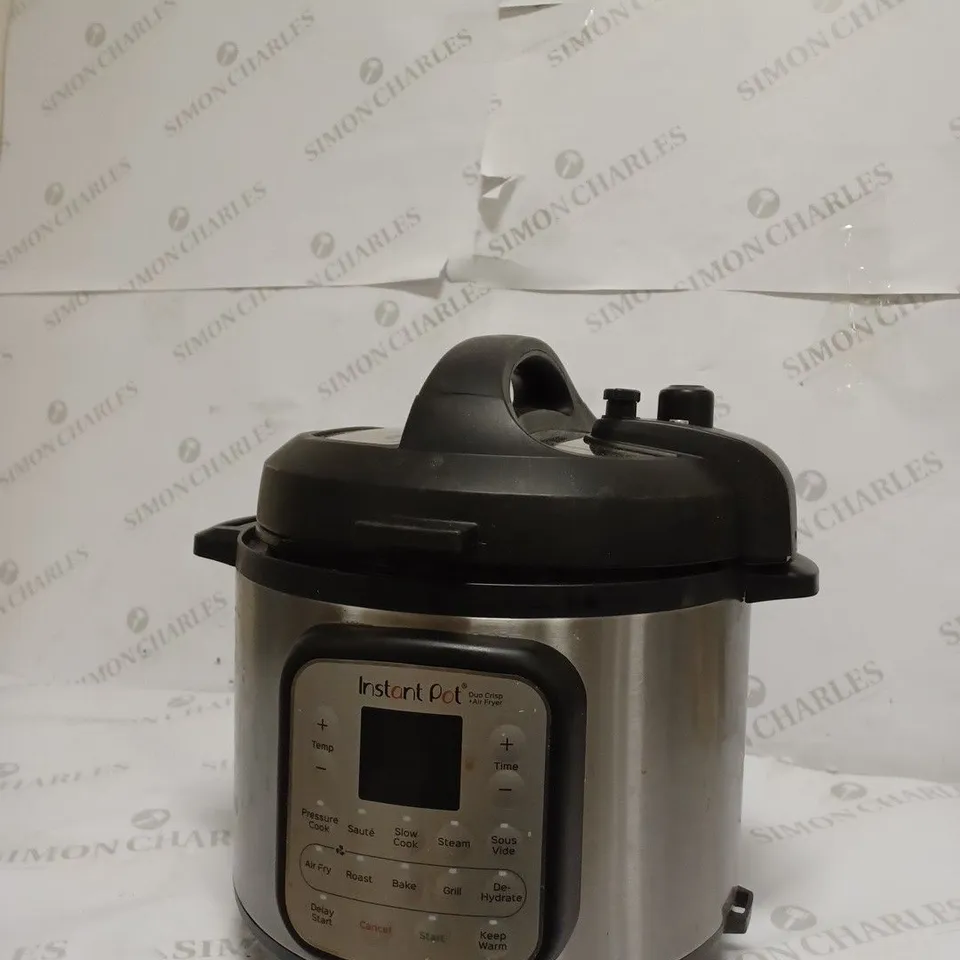 INSTANT POT DUO CRISP AIR FRYER MULTICOOKER