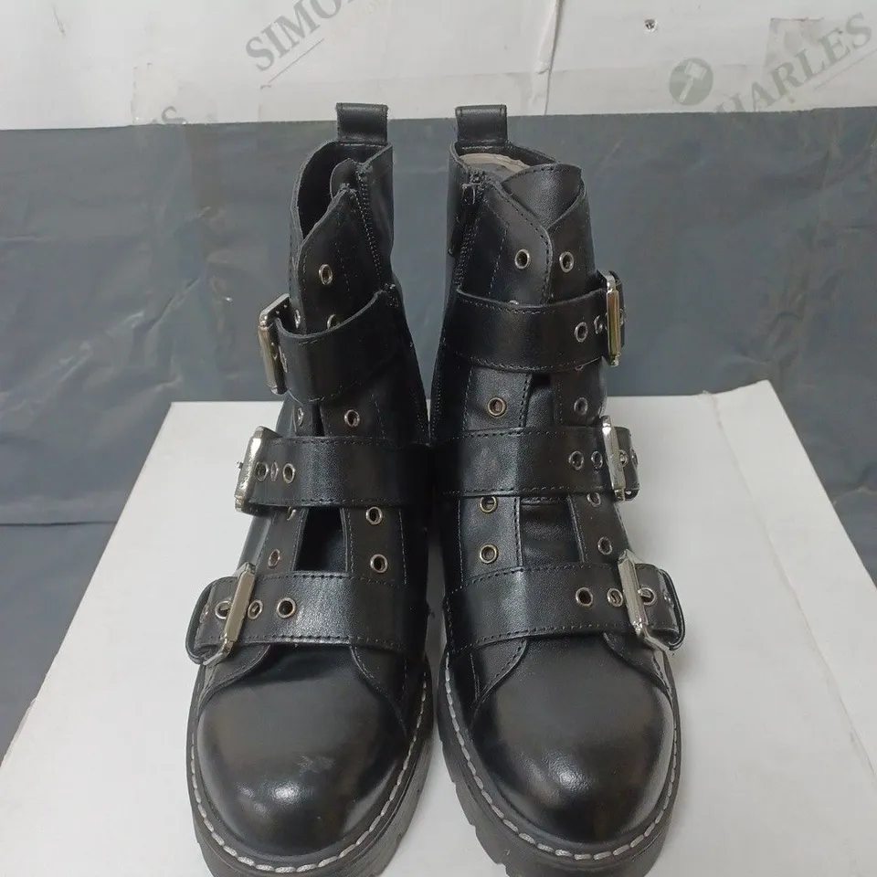 BOXED PAIR OF WHITBY BLACK LEATHER BOOTS SIZE 36