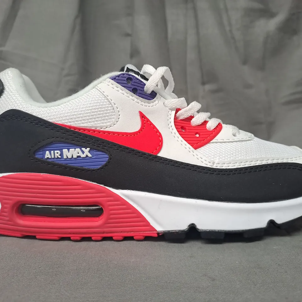 PAIR OF NIKE AIR MAX SHOES IN WHITE/BLACK/MULTI UK SIZE 5.5