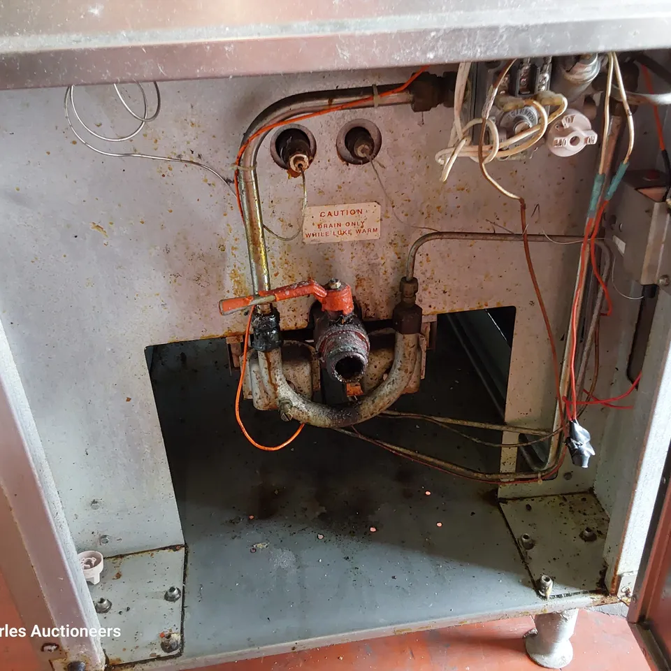 FALCON DOMINATOR GAS FIRED SINGLE TANK TWIN BASKET DEEP FAT FRYER Model 2860