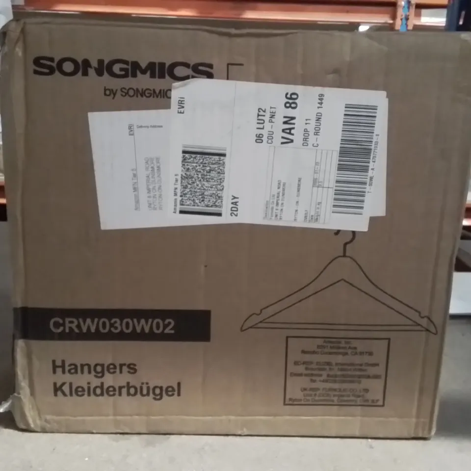 BOXED SONGMICS COAT HANGERS