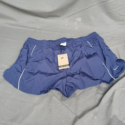 NIKE WOMENS MID RISE 2" LENGTH SHORTS IN NAVY SIZE XL