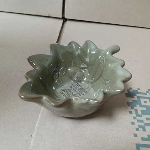 BOX OF 4 GISELA GRAHAM LONDON PORCELAIN MINI BOWL - GREEN LEAF