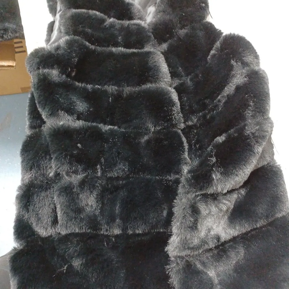 APPROXIMATELY 5 CLOTHING INCLUDING: SLEEVLESS FUR JACKETS BY FRANK USHER (ALL OF DIFFERENT SIZES AND COLOURS)
