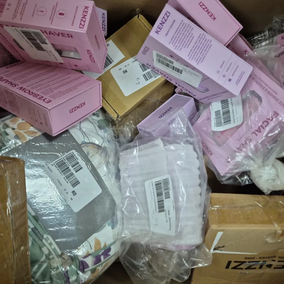 BOX OF APPROXIMATELY 20 ASSORTED HOUSEHOLD ITEMS TO INCLUDE FACIAL SHAVER, PILLOW CASE, ETC - COLLECTION ONLY