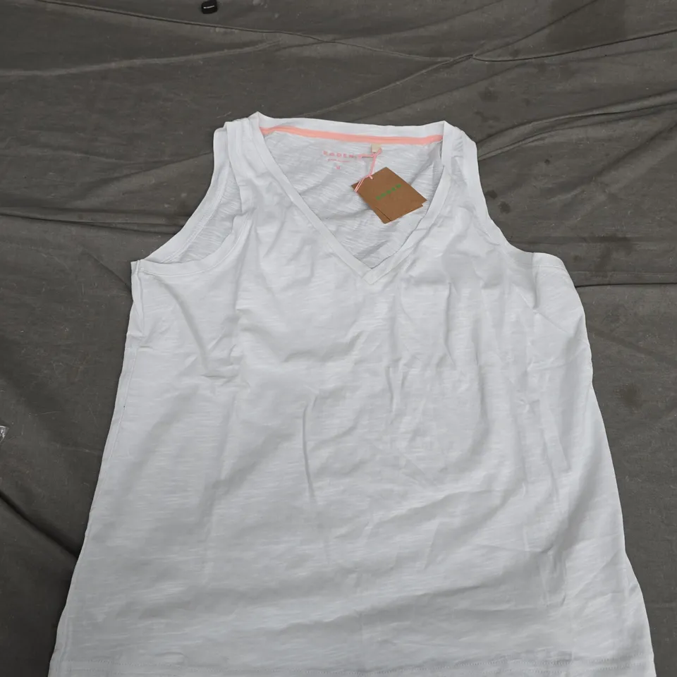 BODEN REGULAR V-NECK SLUB VEST IN WHITE - MEDIUM