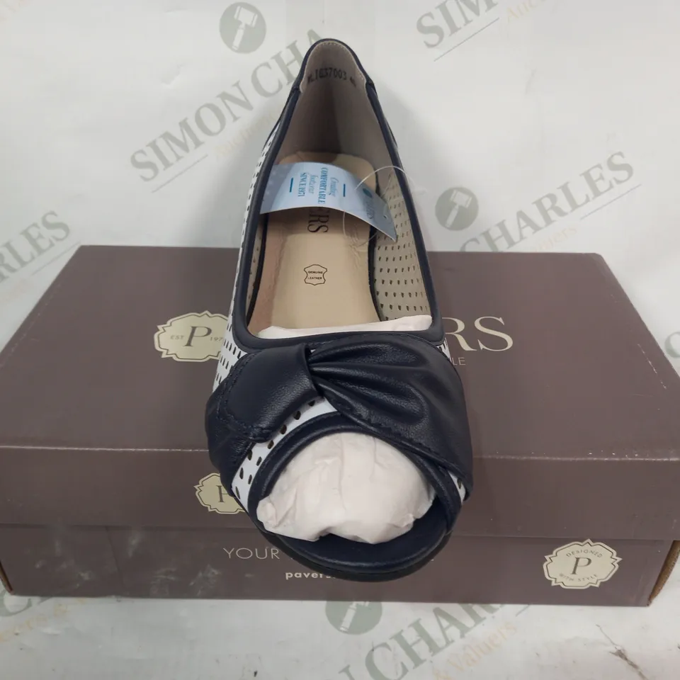 BOXED PAIR OF PAVERS WEDGE HEEL SLIP-ON SHOES IN WHITE/NAVY EU SIZE 40