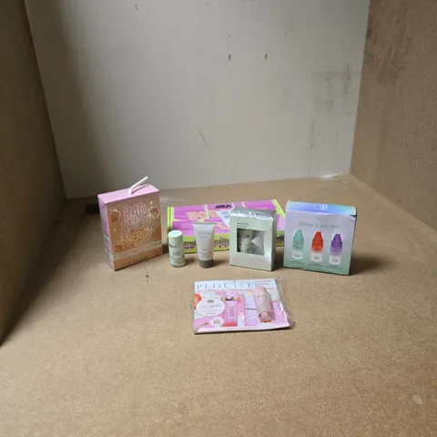 APPROXIMATELY 7 ASSORTED COSMETIC ITEMS INCLUDING GLOW & GO SET AND ESPA BODY WASH 