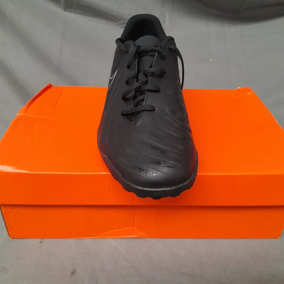 BOXED PAIR OF NIKE PHANTOM GX II CLUB SHOES IN BLACK UK SIZE 9