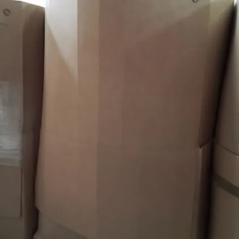 PALLET CONTAINING A LARGE QUANTITY OF PILLOWS 