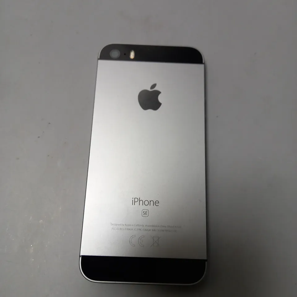 BOXED APPLE IPHONE SE SMARTPHONE 