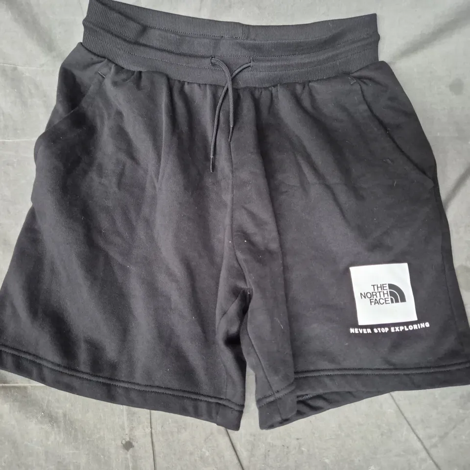 THE NORTH FACE SHORTS IN BLACK SIZE MEDIUM