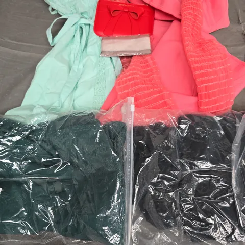 APPROXIMATELY 15 ASSORTED CLOTHING ITEMS IN VARIOUS SIZES, STYLES & COLOURS TO INCLUDE DRESS, BOTTOMS, PURSE, ETC