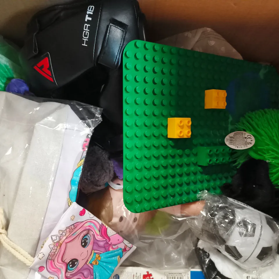 BOX OF APPROXIMATELY 15 ASSORTED TOYS AND GAMES - COLLECTION ONLY