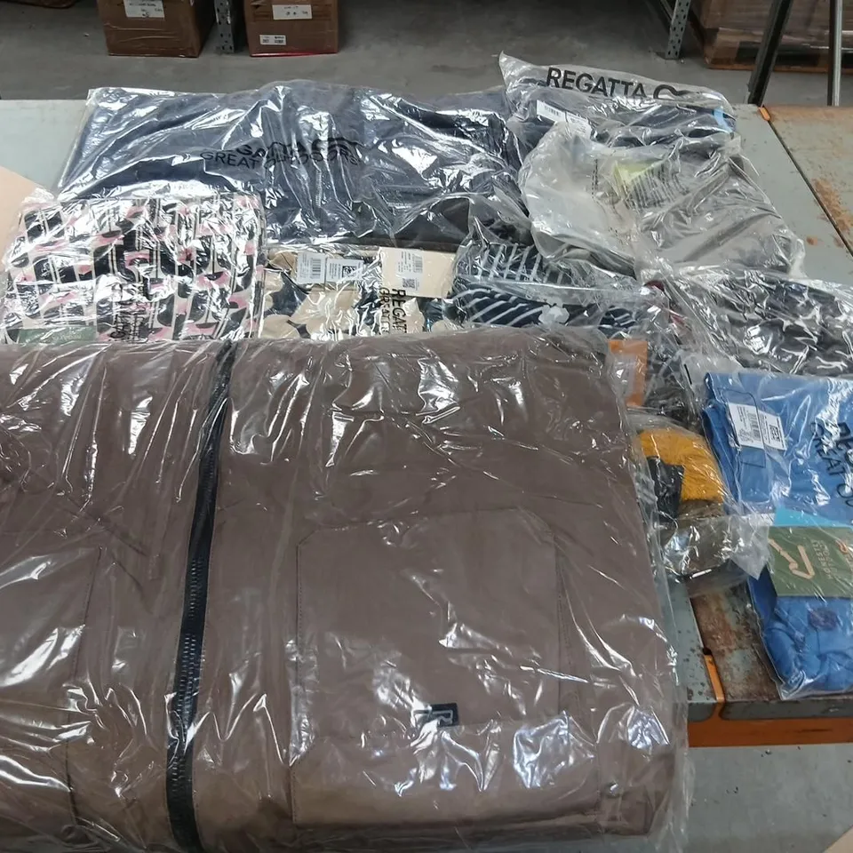 APPROXIMATELY 50 ITEMS OF ASSORTED BRAND NEW REAGATTA/DARE 2 B CLOTHING AND ACCESSORIES