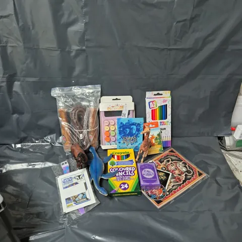 APPROXIMATELY 18 ASSORTED TOYS & GAMES TO INCLUDE CRAYOLA COLOURED PENCILS, ELECTRONIC CALCULATOR, SKIPPING ROPES, ETC