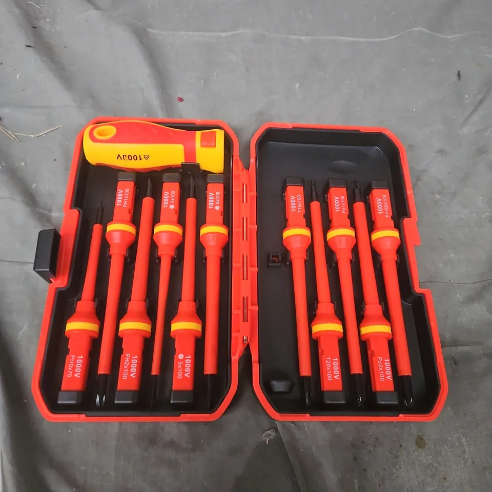INSULATED SCREWDRIVER SET (1000V) IN RED CASE – ELECTRICAL TEST TOOLS (VERIFY)