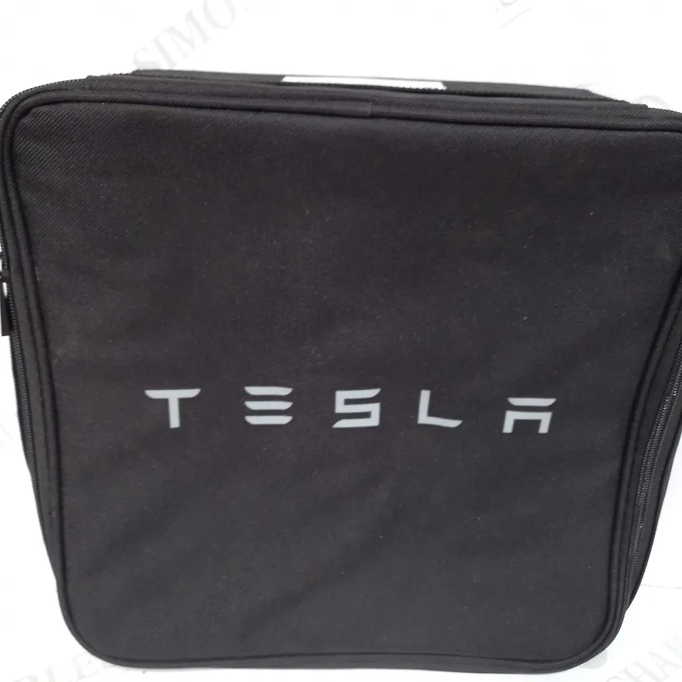 TESLA STORAGE BAG IN BLACK