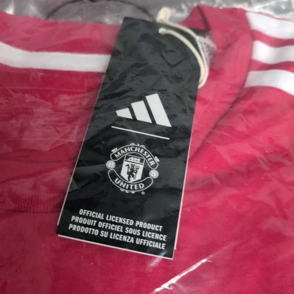 ADIDAS MANCHESTER UNITED DNA TEE IN RED SIZE M