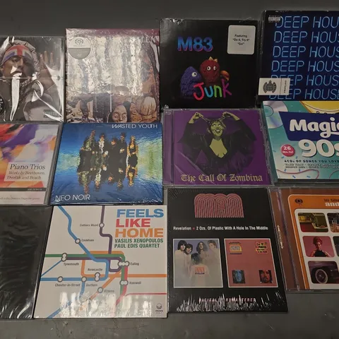 TOTE OF APPROXIMATELY 25 ASSORTED CD'S TO INCLUDE - FEELS LIKE HOME , MAGIC 90S , DEEP HOUSE MINISTRY OF SOUND ETC