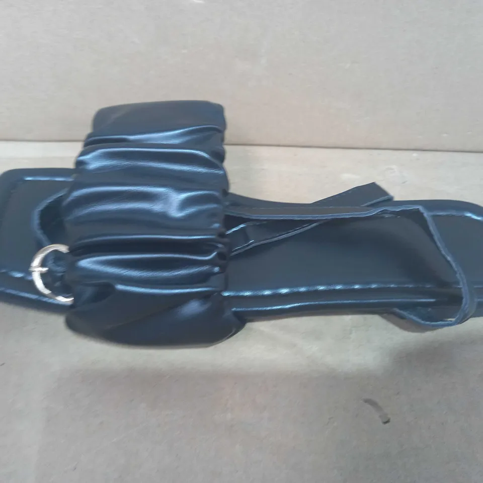 BOXED PAIR OF DESIGNER FLAT SANDALS IN BLACK EU SIZE 38