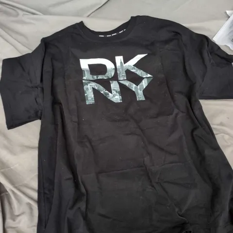 DKNY BLACK T-SHIRT WITH NYC SKYLINE LOGO