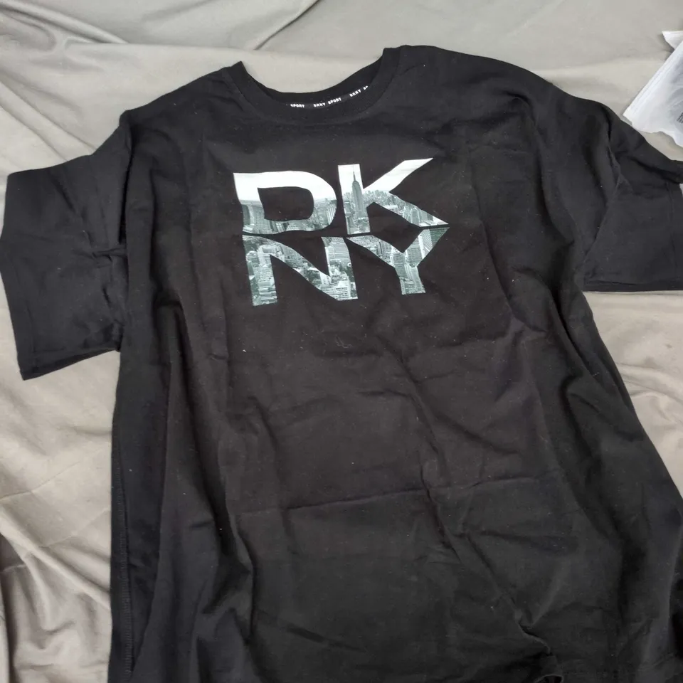 DKNY BLACK T-SHIRT WITH NYC SKYLINE LOGO
