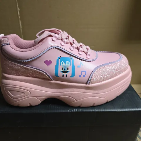 BOXED PAIR OF KOI X HATSUNE MIKU VIRTUAL DIVA MIKU CHUNKY TRAINERS - PINK, UK 8