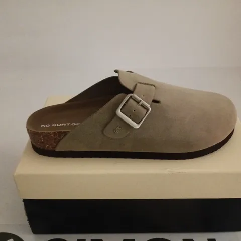 KURT GEIGER TAUPE FLATS SIZE 40 BOXED