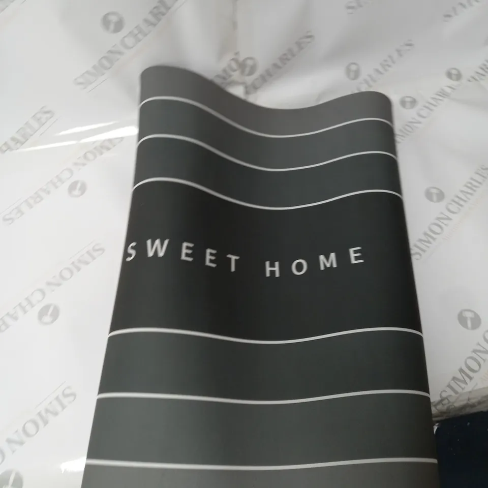 BOX OF ASSORTED HOUSEHOLD ITEMS TO INCLUDE DECORATIONS, PET TOYS, CUPS ETC 