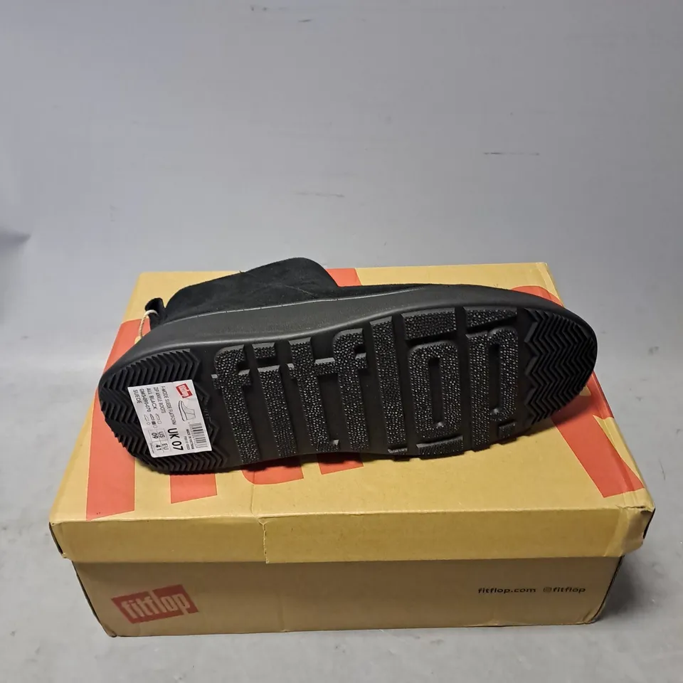 BOXED PAIR OF FITFLOP F-MODE SUEDE FITFORM ZIP ANKLE BOOT IN BLACK SIZE 7