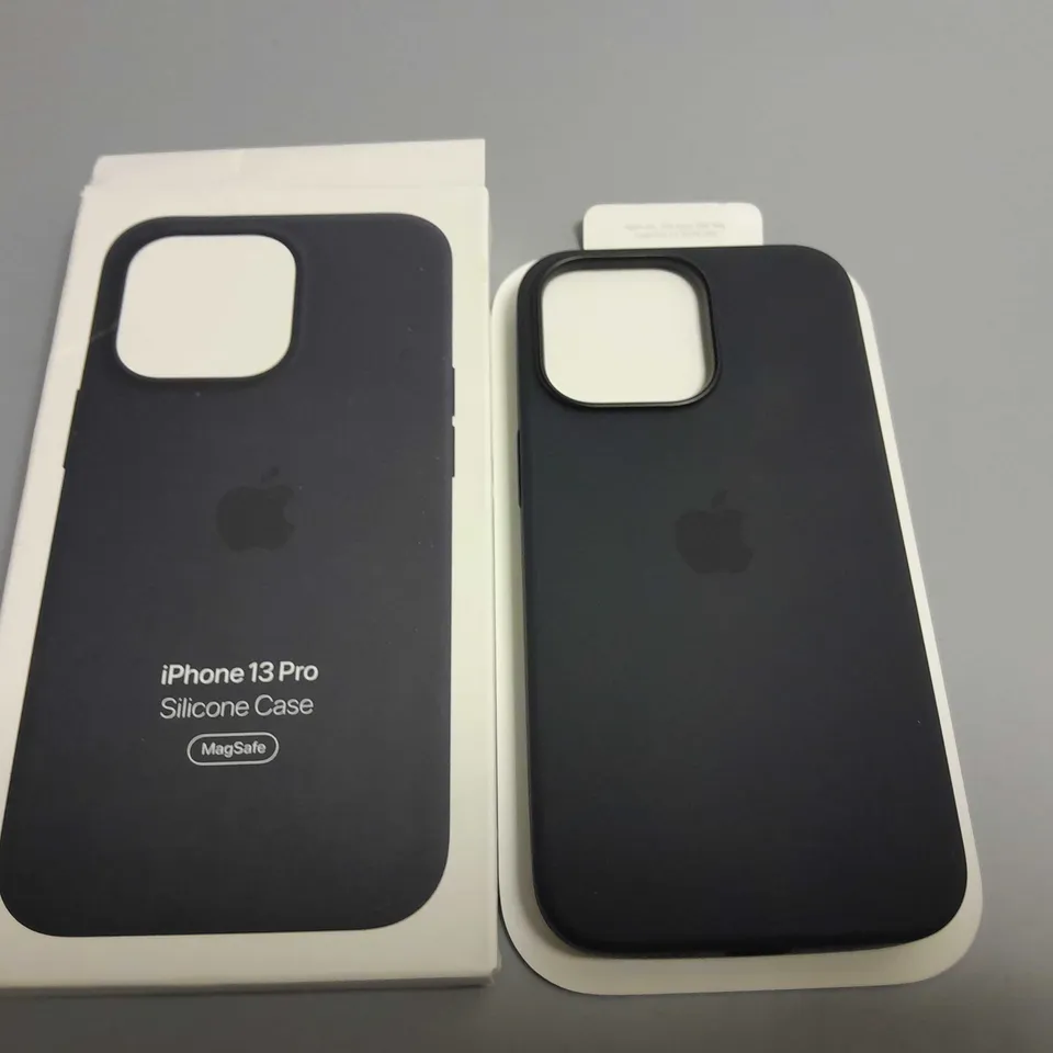 APPLE IPHONE 13 PRO SILICONE CASE IN MIDNIGHT