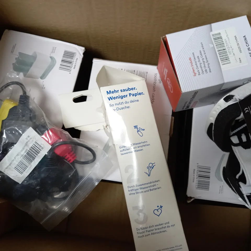 APPROXIMATELY 10 ASSORTED ITEMS TO INCLUDE RING LIGHT, WIFI PAGER, EAR WAX REMOVAL KIT ETC.
