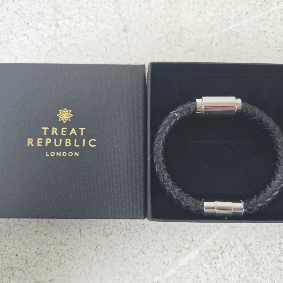TREAT REPUBLIC LONDON MENS LEATHER BRACELET 
