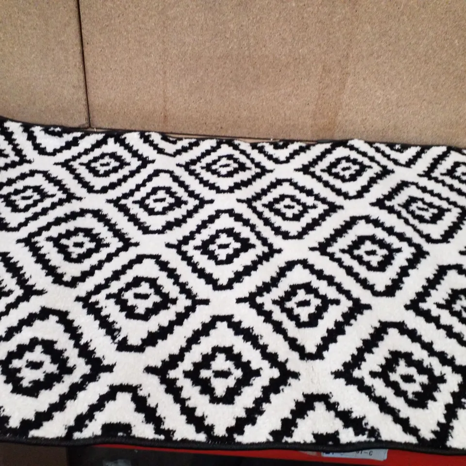 BRAND NEW PACO HOME STELLA SV 400 AREA RUG IN BLACK/WHITE (70X140CM)