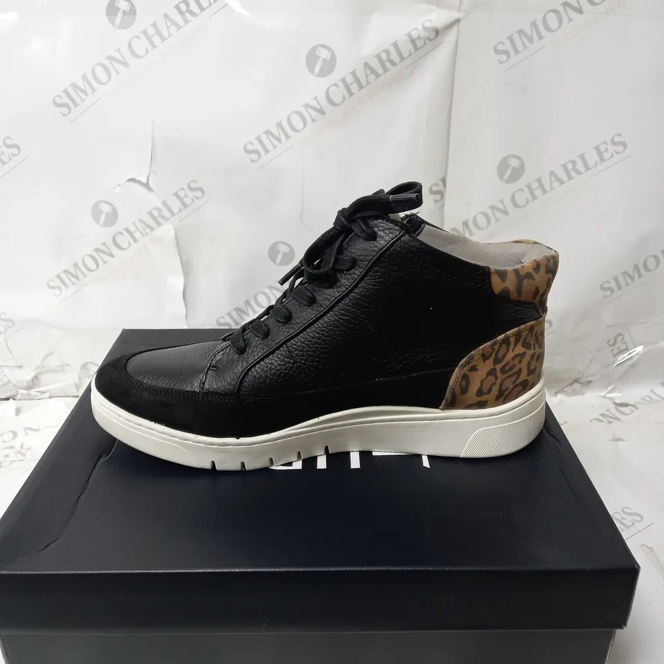 BOXED NATURALIZER HADLEY HI TOP TRAINERS, BLACK - SIZE 7