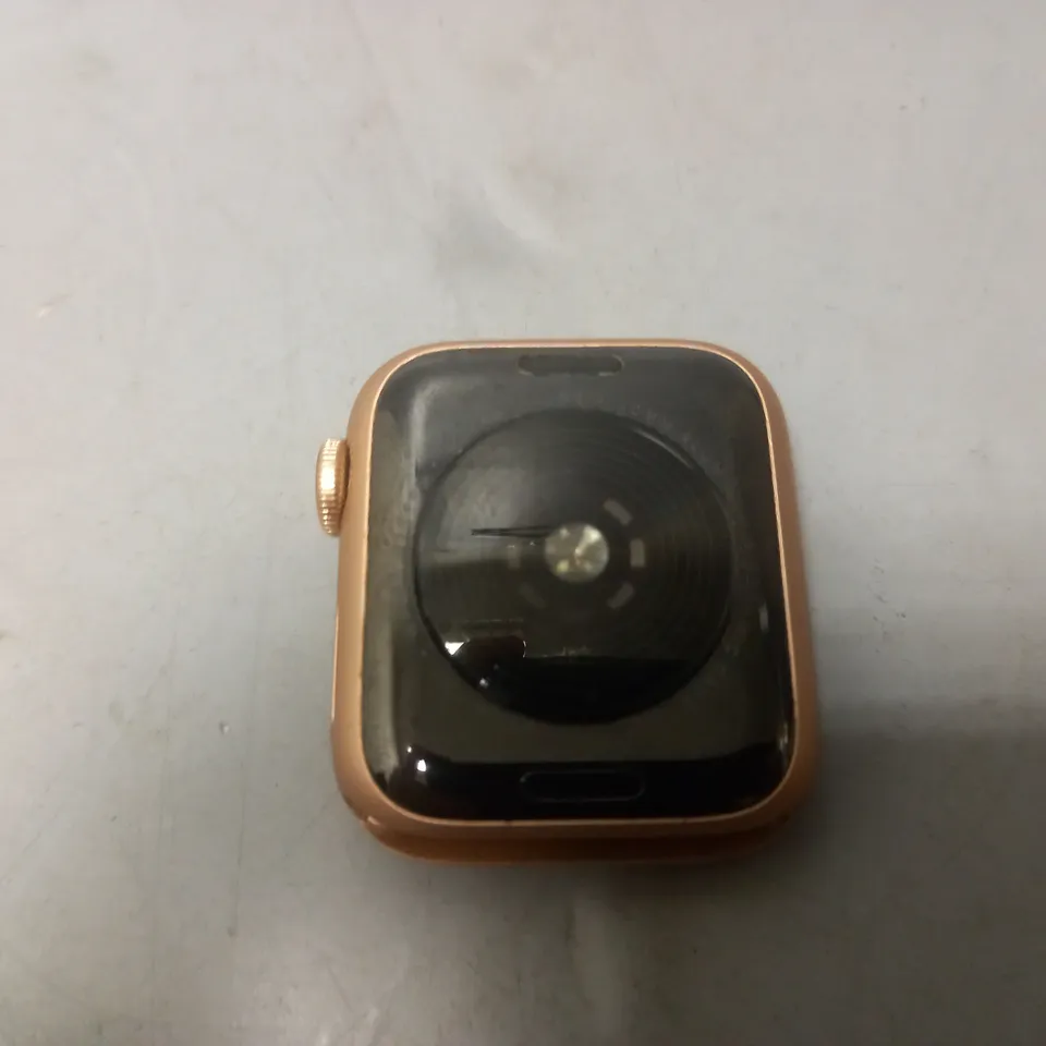 APPLE WATCH SE (40mm) (NO STRAP)